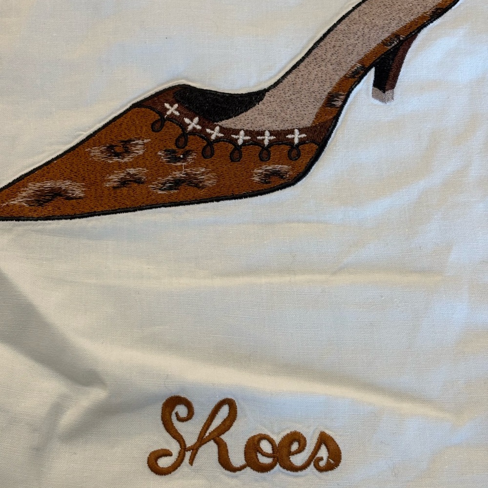 White Shoe Dust Bag with Brown Embroidered Heel - Picture 3 of 4